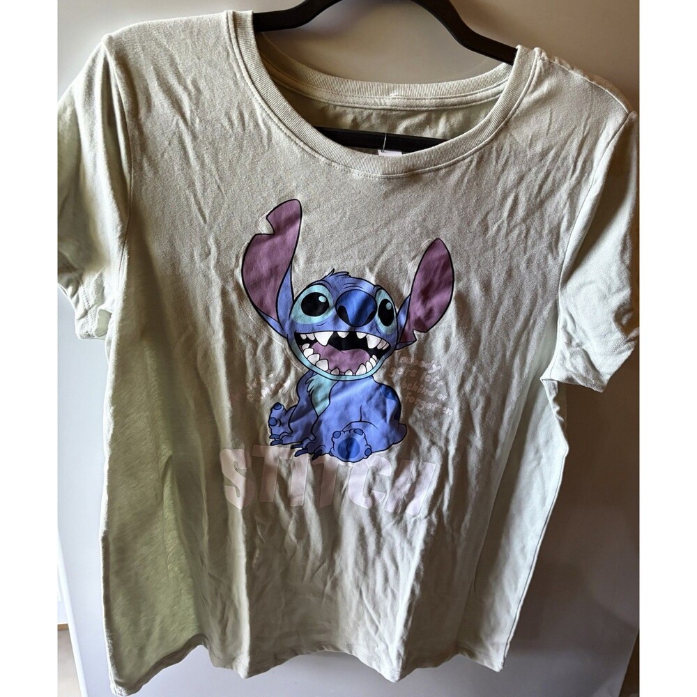 Women’s Green Stitch Tee Size Medium B4